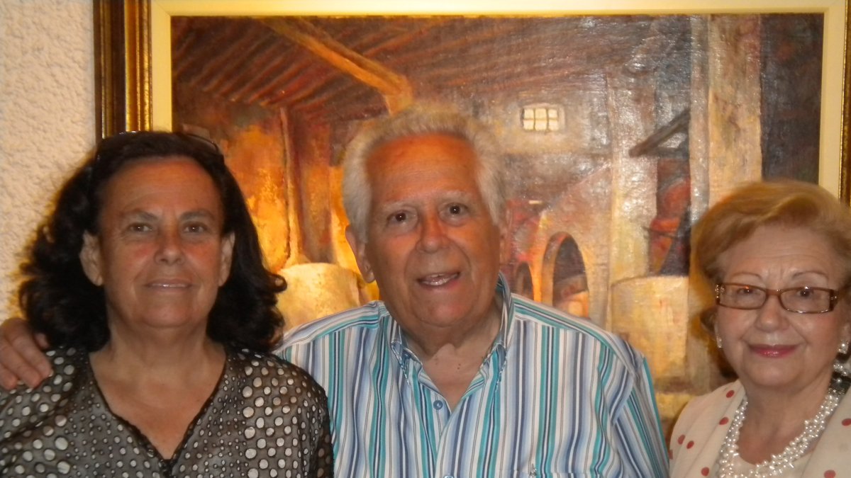 Trini Perceval junto a Emilio ‘El Moro’, discípulo de su padre y Mª. Carmen Fernández Capel.