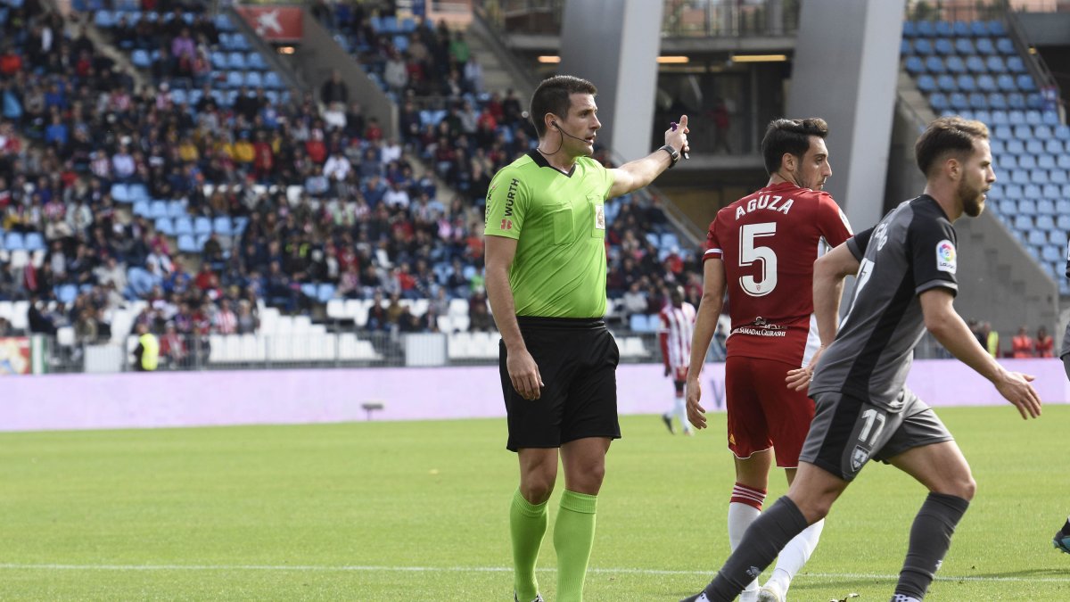 De Mera en el partido Almería-Numancia.