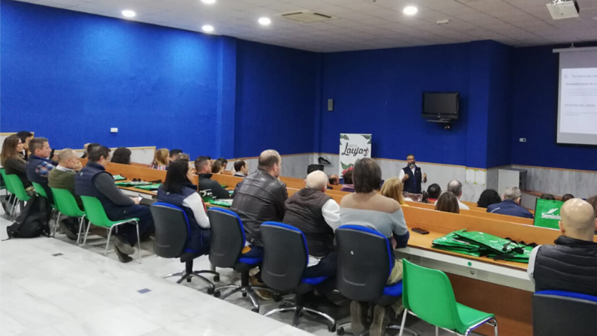 El instituto Agroponiente ha desarrollado su segunda jornada técnica con el tomate y sus plagas como protagonistas.