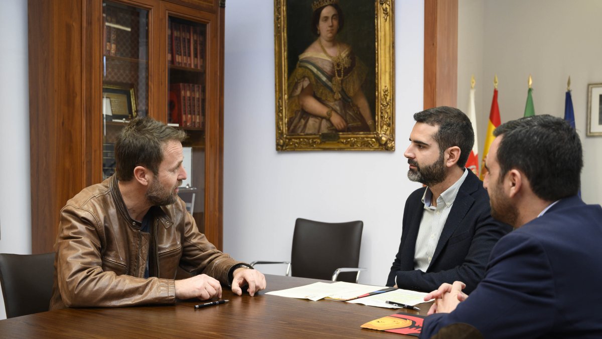 Firma del convenio con la productora Western Production SL