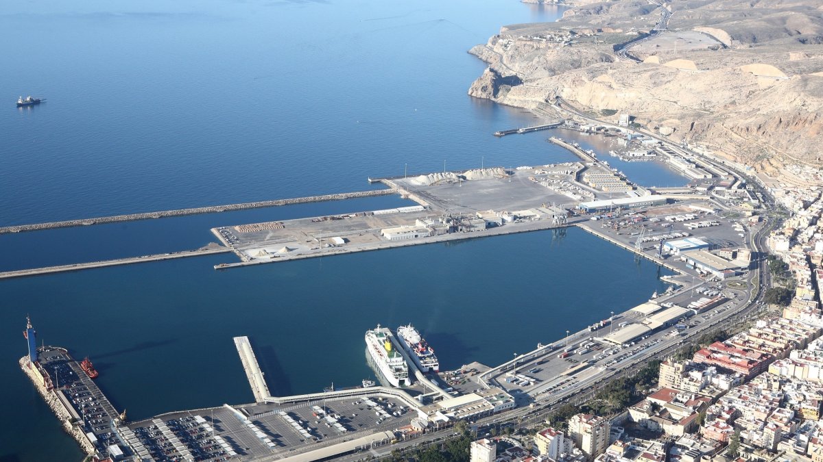 Vista aérea del puerto-ciudad