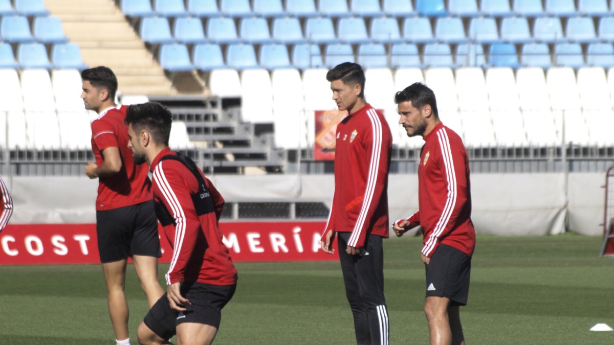 Darwin Núñez y David Costas ejercitándose con normalidad este jueves.