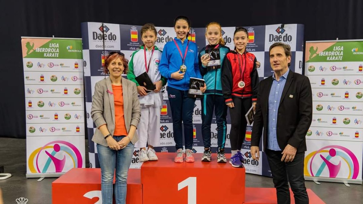 Deportistas almerienses en lo más alto del podio en Pamplona.