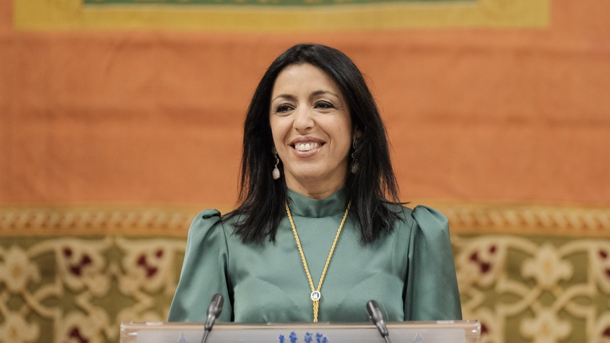 Marta Bosquet durante su discurso en el Pleno Institucional.