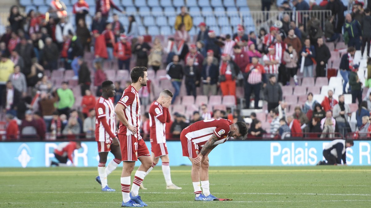 El Almería, ni está ni se le espera.