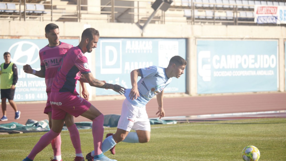Alberto en una jugada del partido.