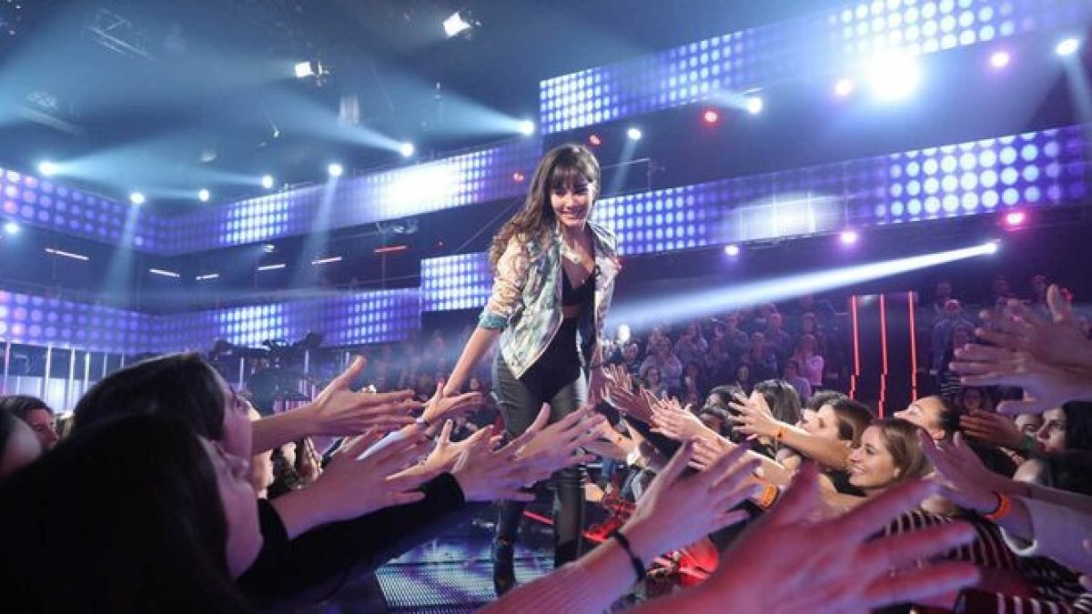 Aitana, en una imagen de archivo, saluda durante su participación en el concurso.