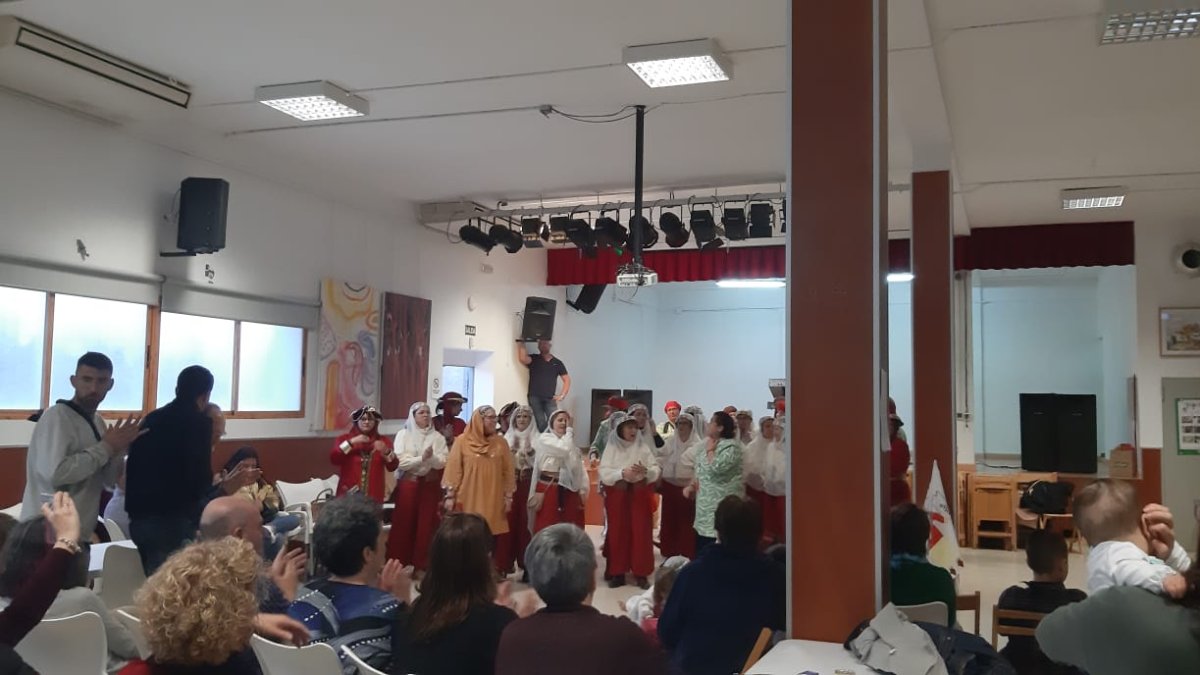 Una comparsa de Ohanes deleitó con varias chirigotas