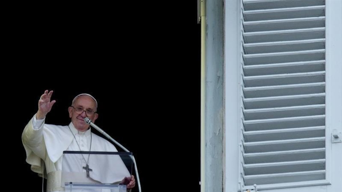 El papa Francisco, en el balcón de la basílica de San Pedro.