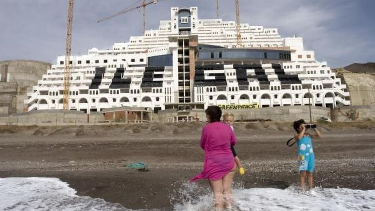 En El Algarrobico se han llevado a cabo varias reivindicaciones a favor y en contra del hotel.