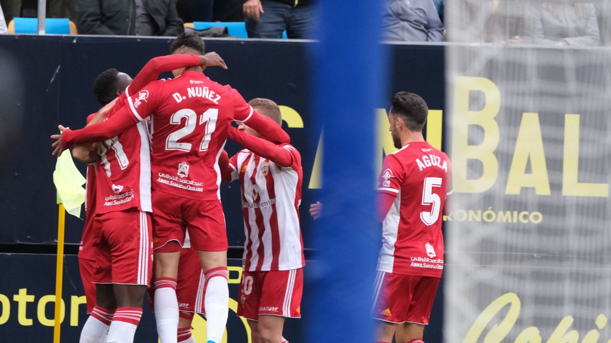 Los jugadores celebrando el 0-1 de Corpas en Carranza.