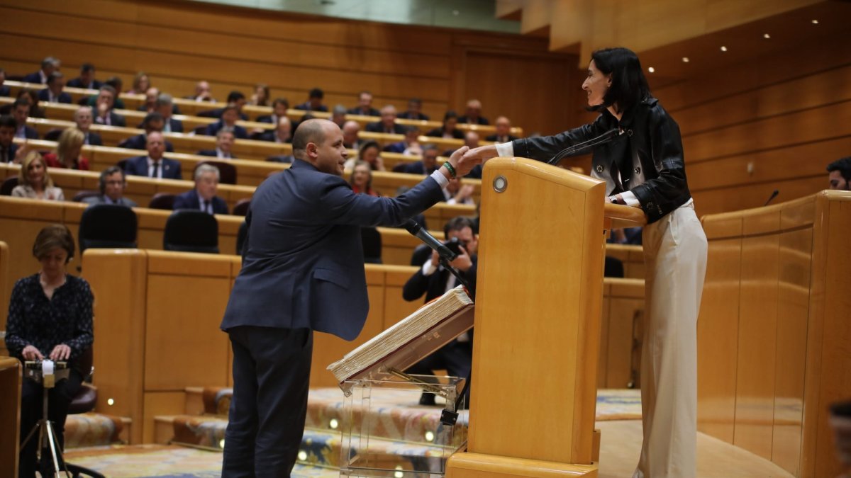 Antonio Martínez ya es senador socialista.