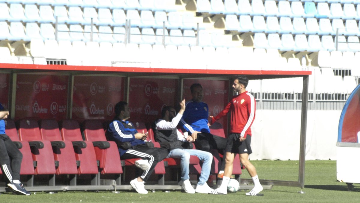 José Carlos Lazo saludando a Mohamed El Assy este miércoles.