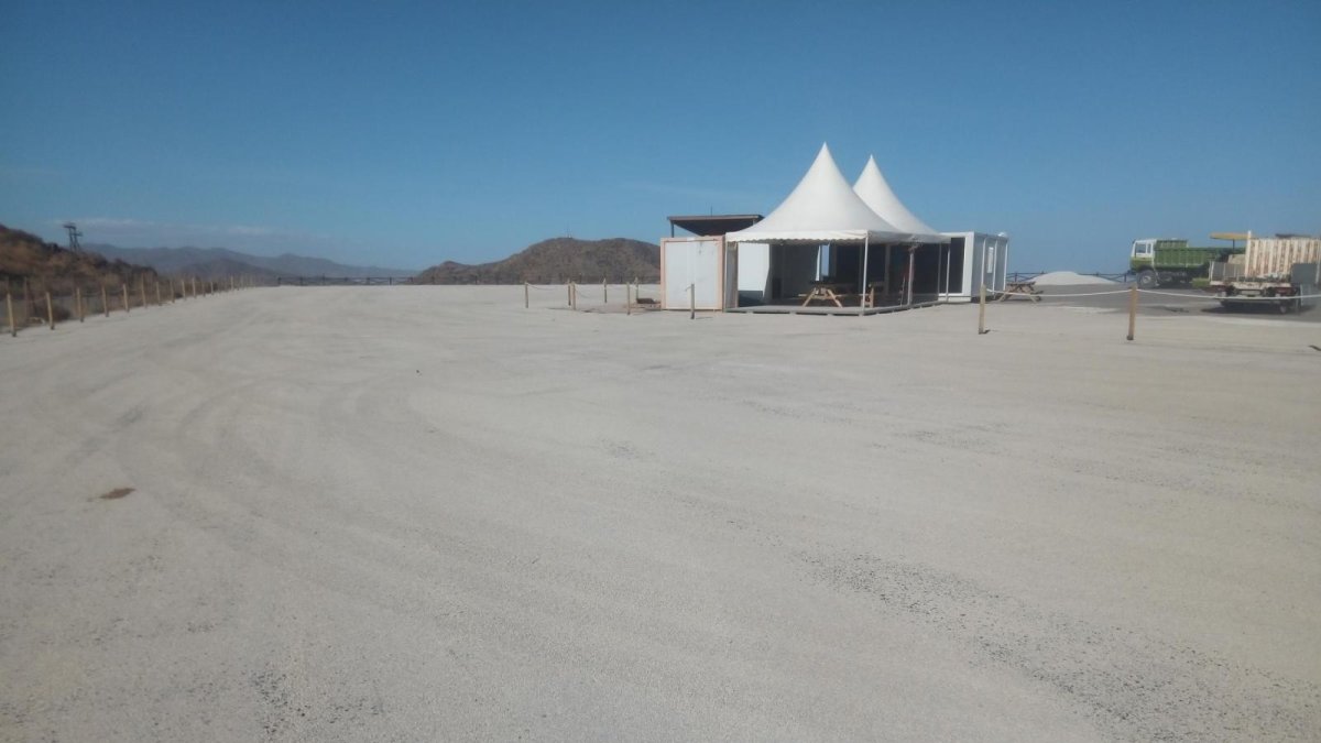 En la actualidad, en la explanada hay unas instalaciones provisionales.