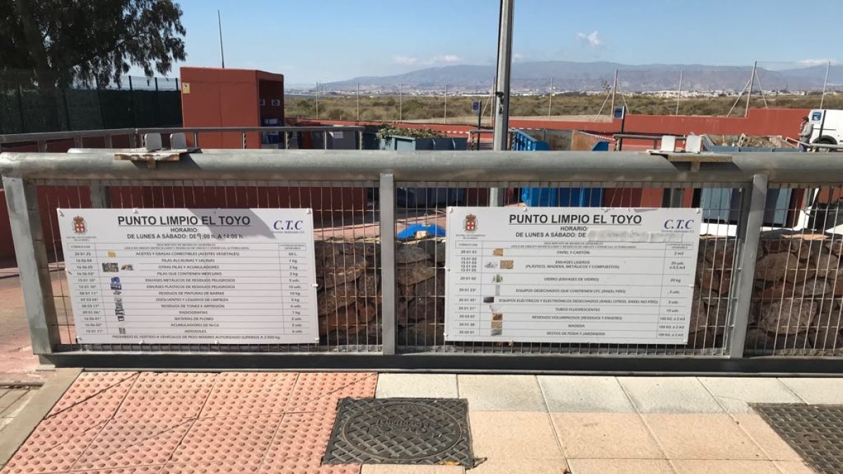 Imagen del punto limpio de El Toyo