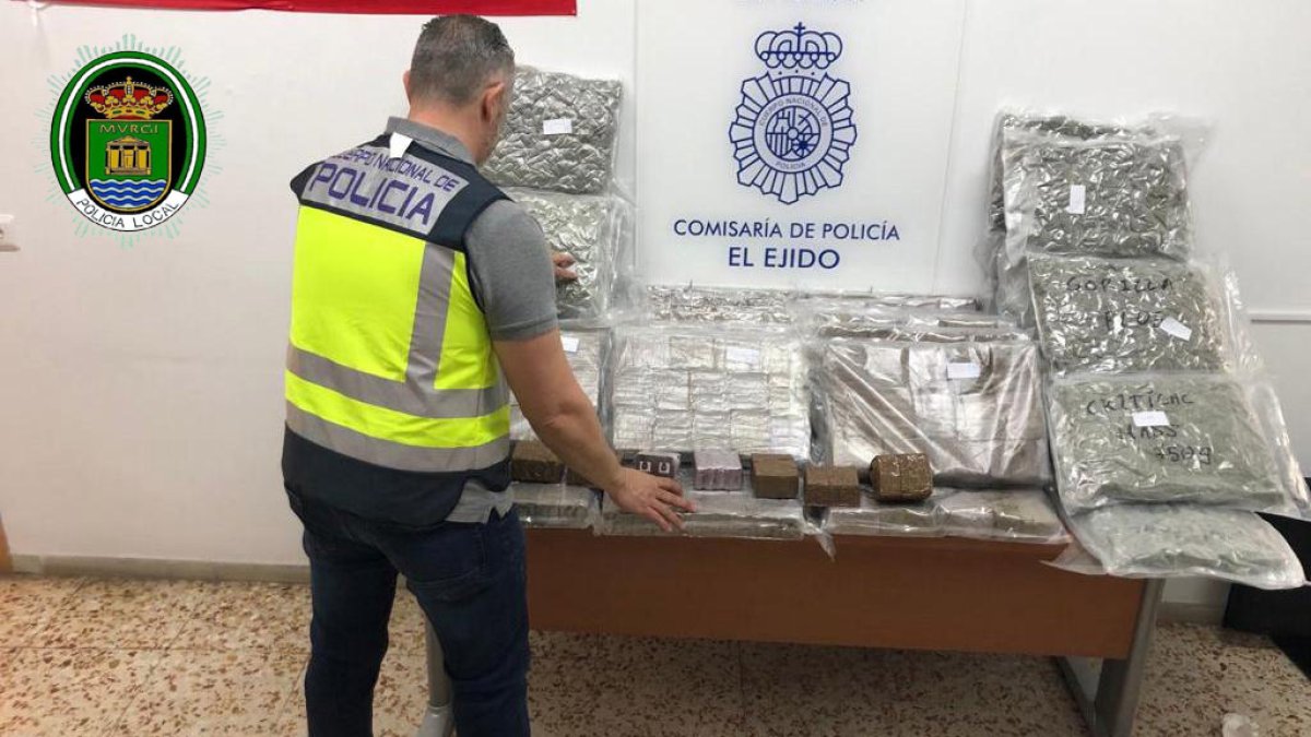 Incautados 201 kilos de hachís y 15 de marihuana.