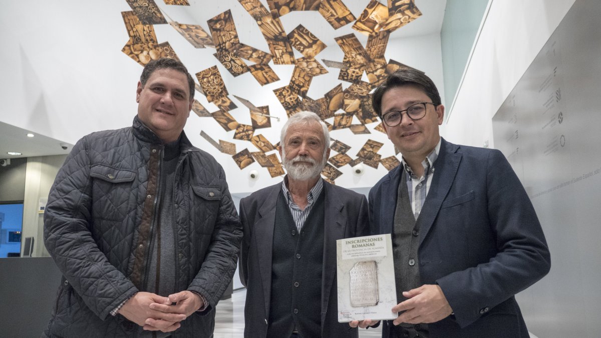 Manuel Guzmán, Rafael Lázaro Pérez y Paco Alonso en la presentación del libro.