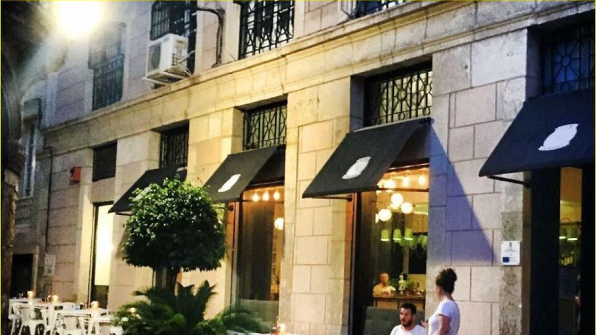 El establecimiento está situado en pleno centro histórico.