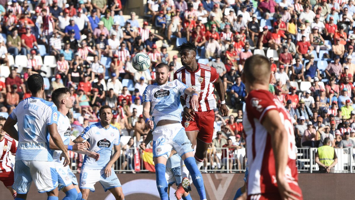 Peybernes y Sekou en el partido Almería-Lugo.