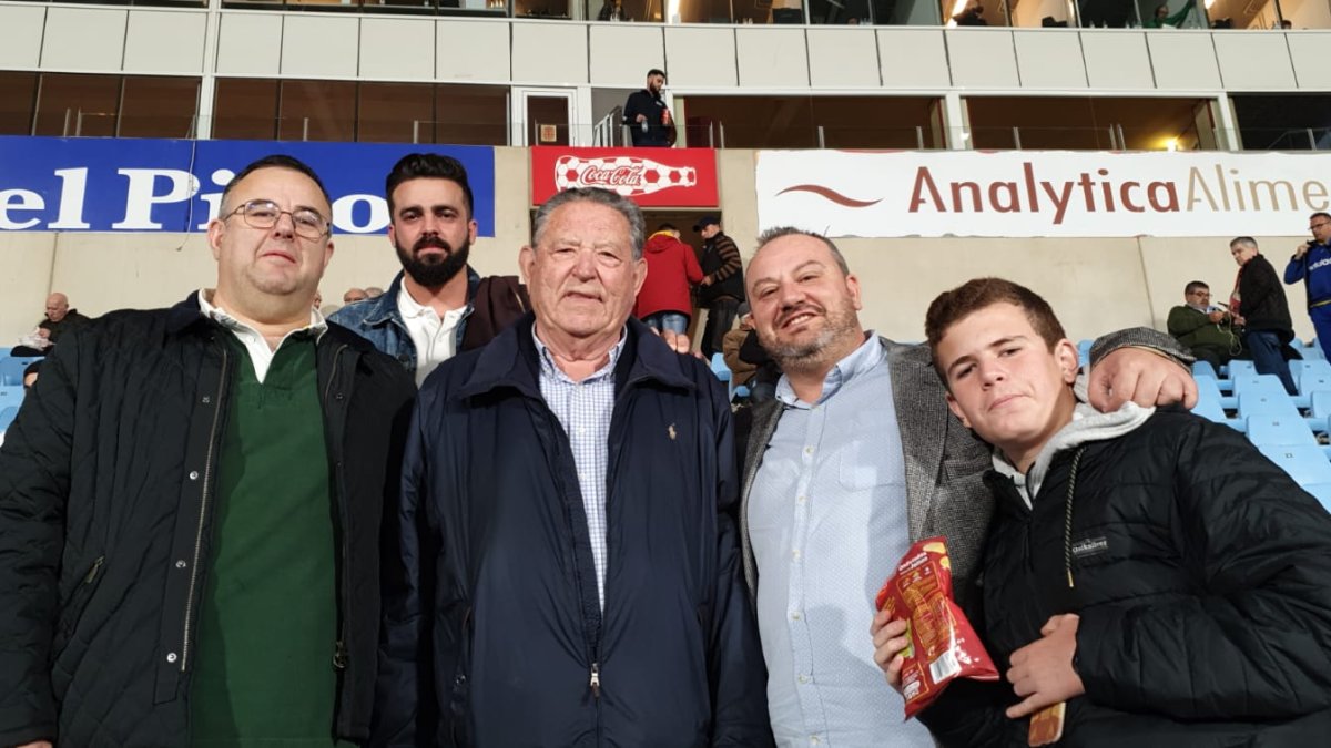 Gadorenses con el Almería en la grada de Tribuna.