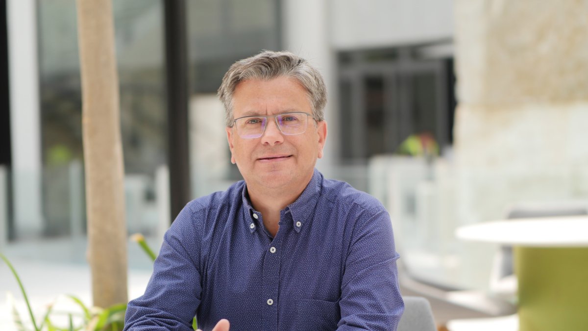 El director de Comunicación de Grupo Cosentino, Santiago Alfonso.