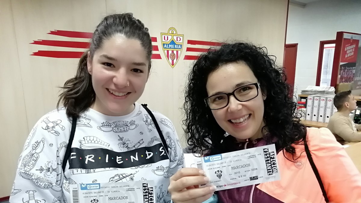 Jesica Bustos y María del Mar Hernández.