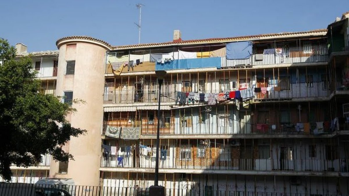 Viviendas apuntaladas en El Patio.