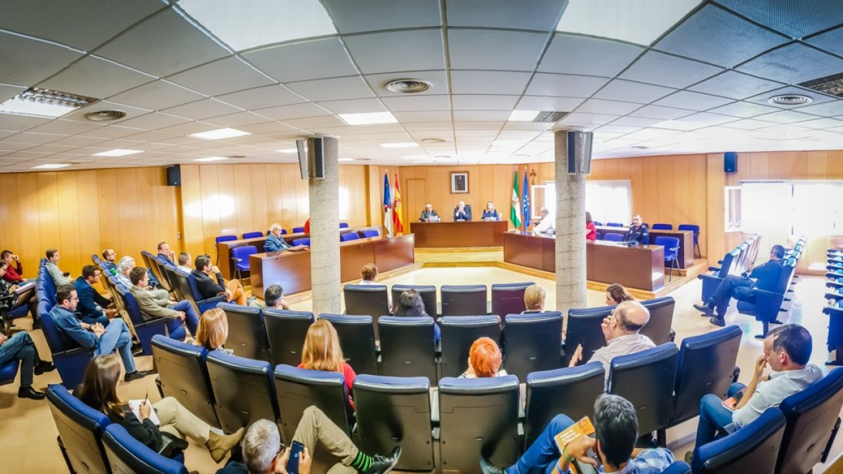 Reunión con los jefes de área del Ayuntamiento roquetero.