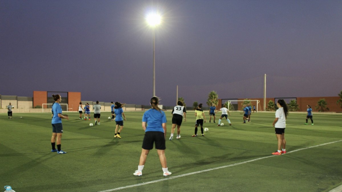 Las jugadoras del CD El Ejido en un entrenamiento.