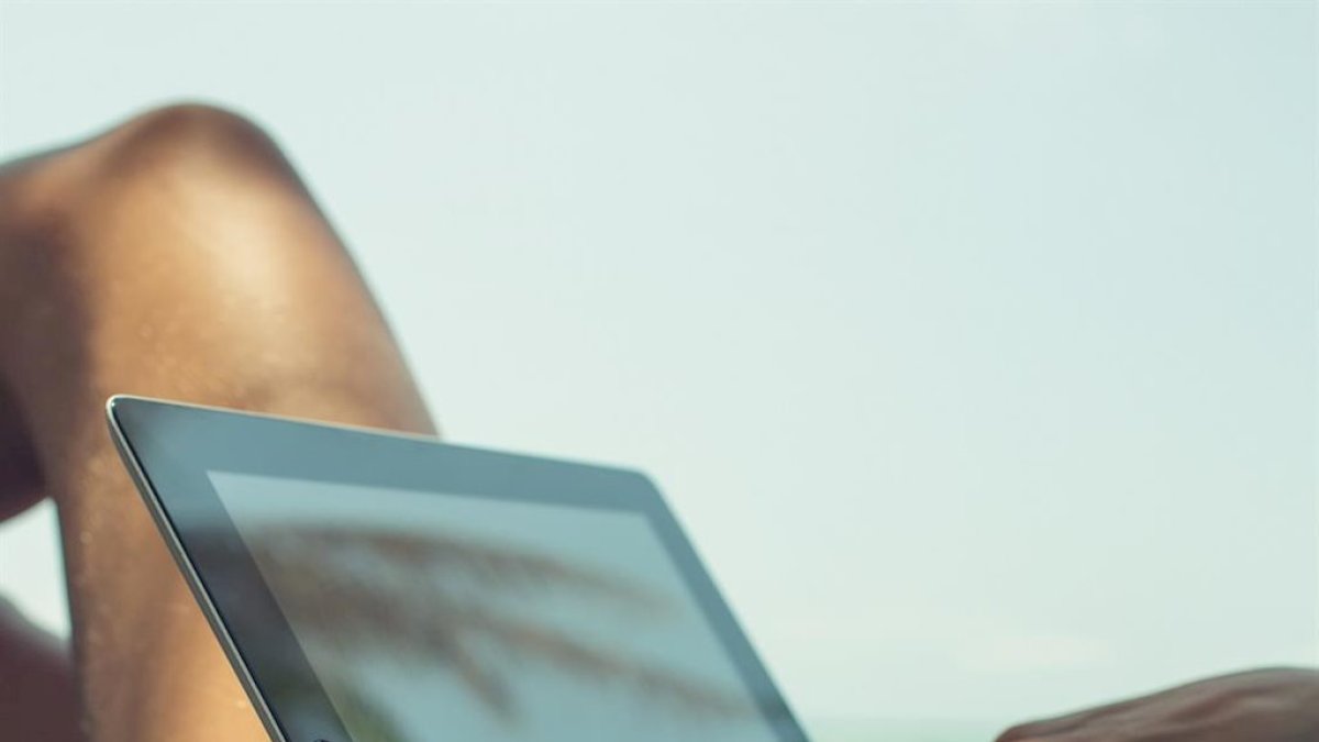 El \'teletrabajo\' atrae madrileños a la costa almeriense.