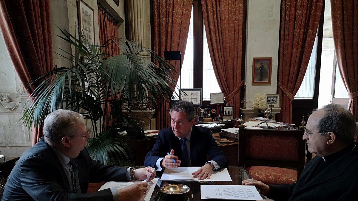 Sevilla suspende definitivamente sus procesiones.