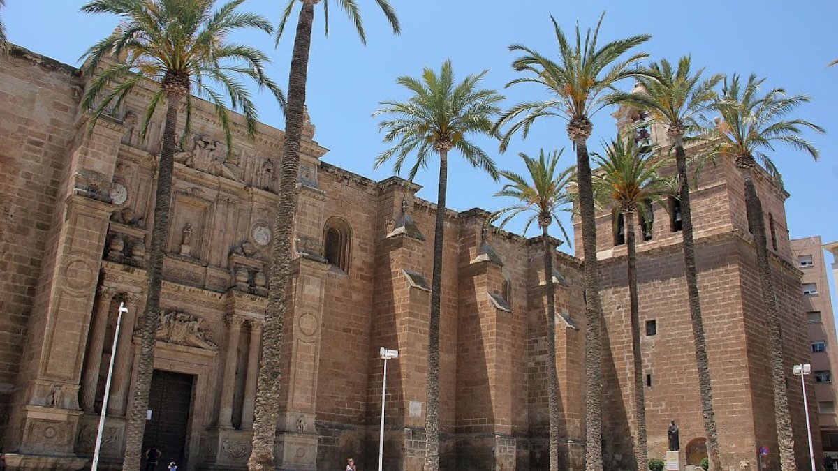 Las iglesias de Almería permanecerán abiertas.