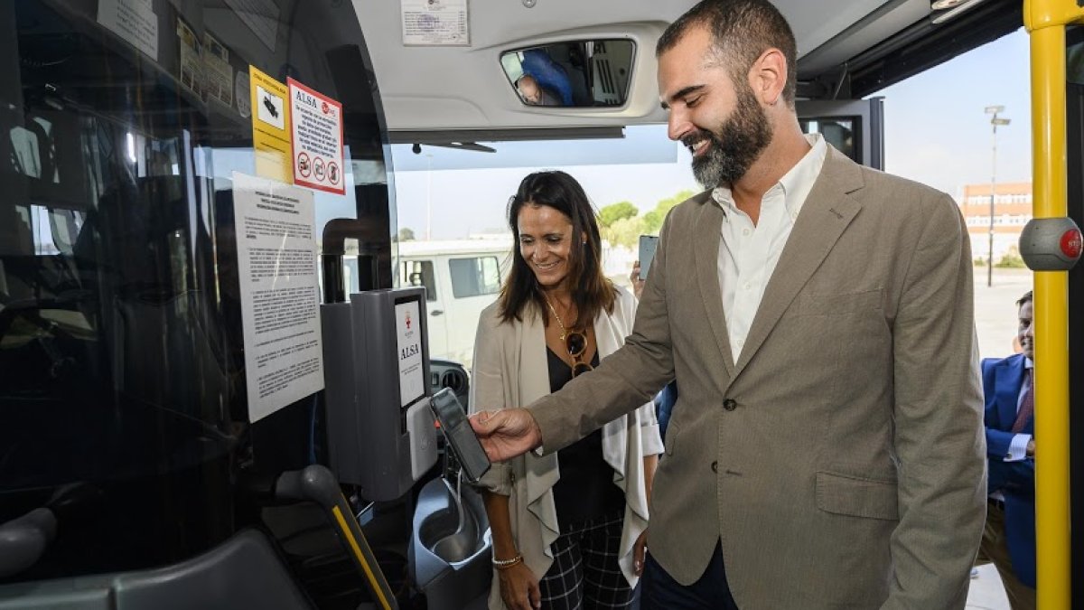 El pago móvil, una de las opciones para subir al autobús urbano.