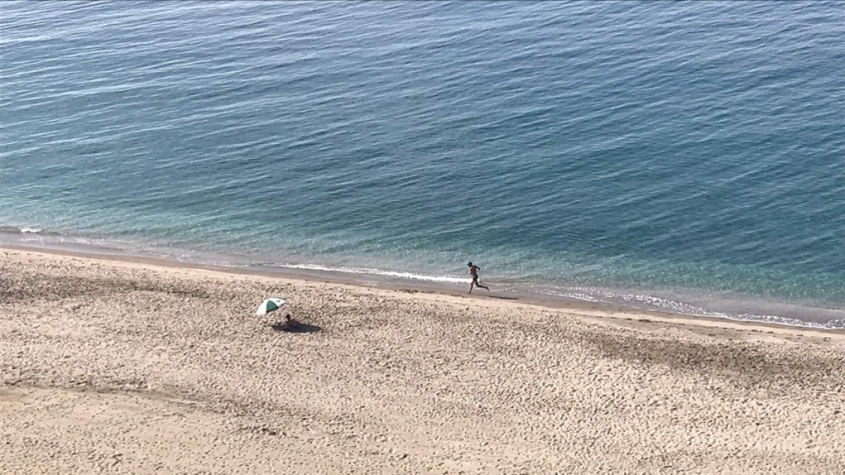 En la playa en pleno estado de alarma.