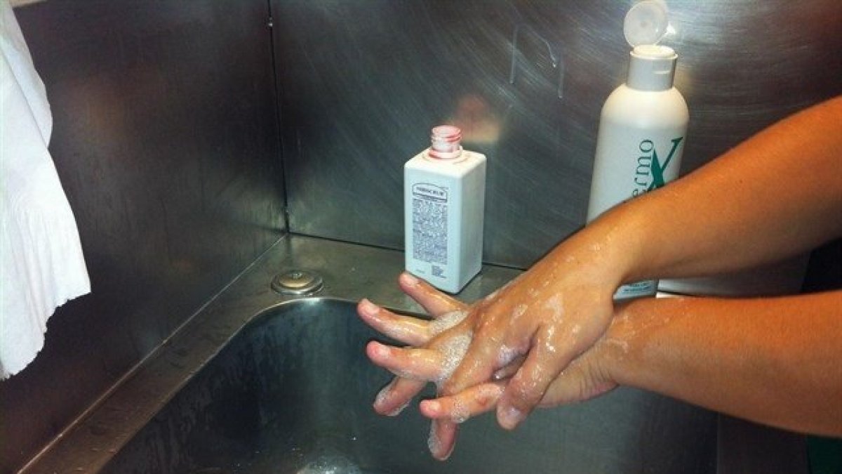 Lavarse las manos es la medida más efectiva.