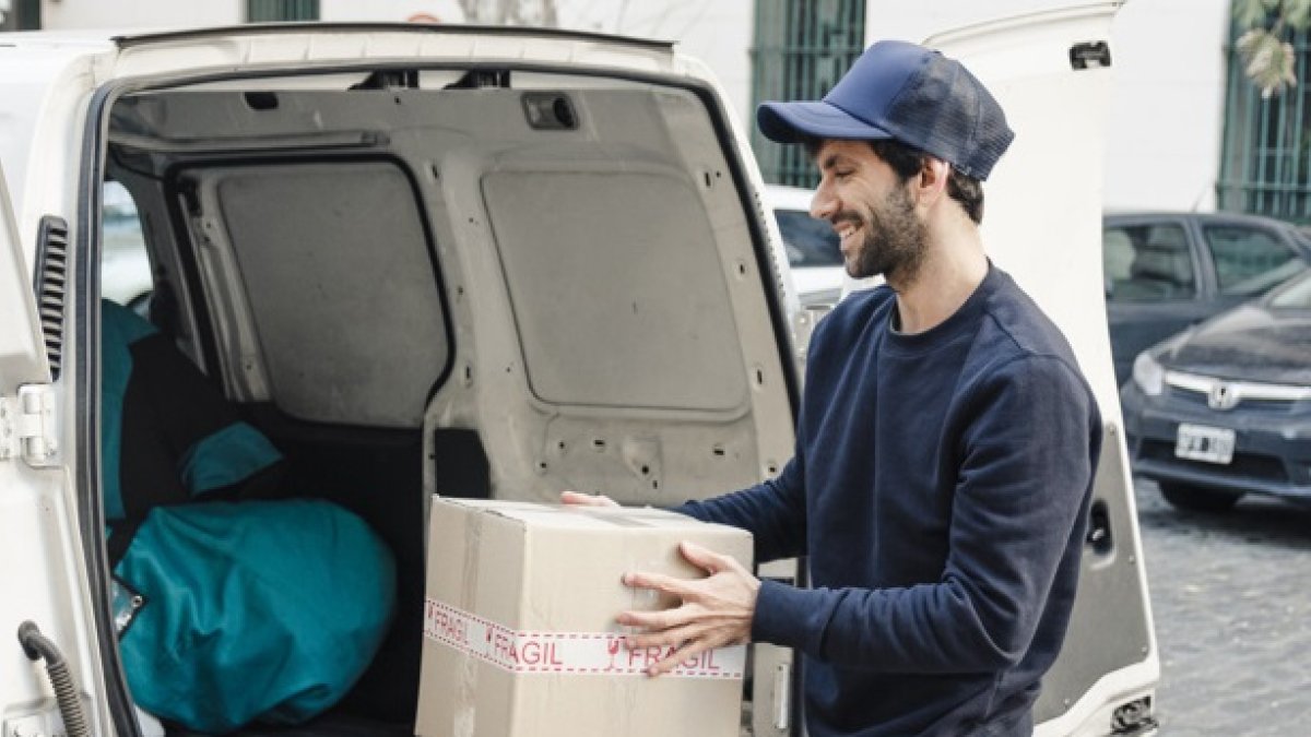 Las empresas de mensajería continúan con su actividad.