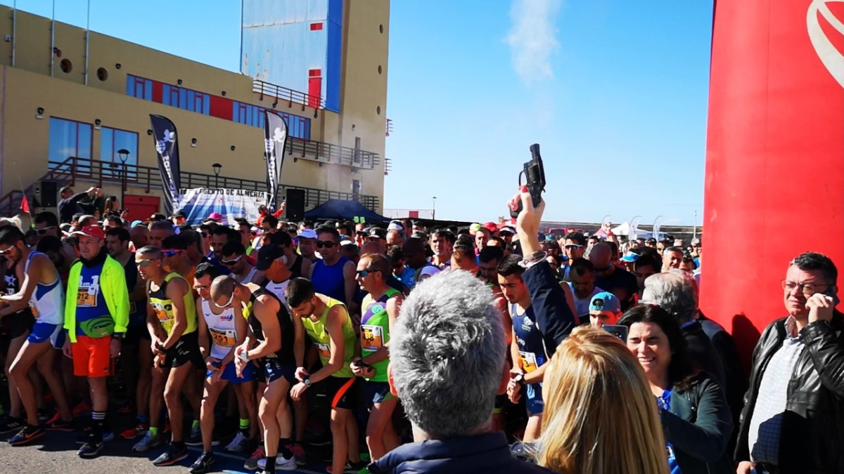 Los participantes de la pasada edición tomando la salida.