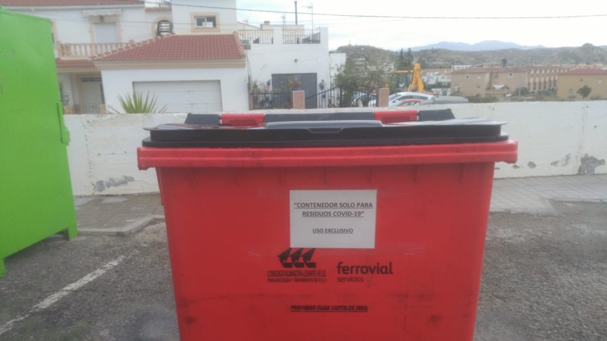 Uno de los contenedores rojos del Consorcio Almanzora-Levante-Los Vélez