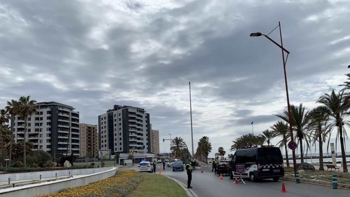 Policía Local realizando controles en la capital