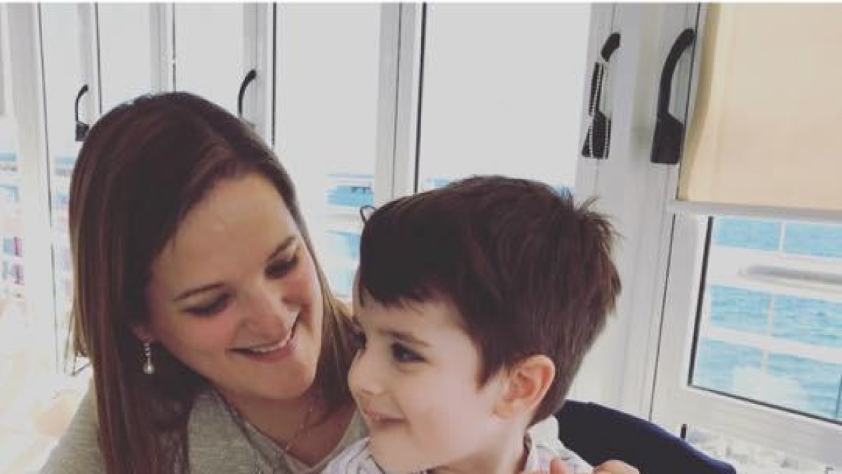 Guadalupe López, con su hijo, en una imagen cedida por ella misma