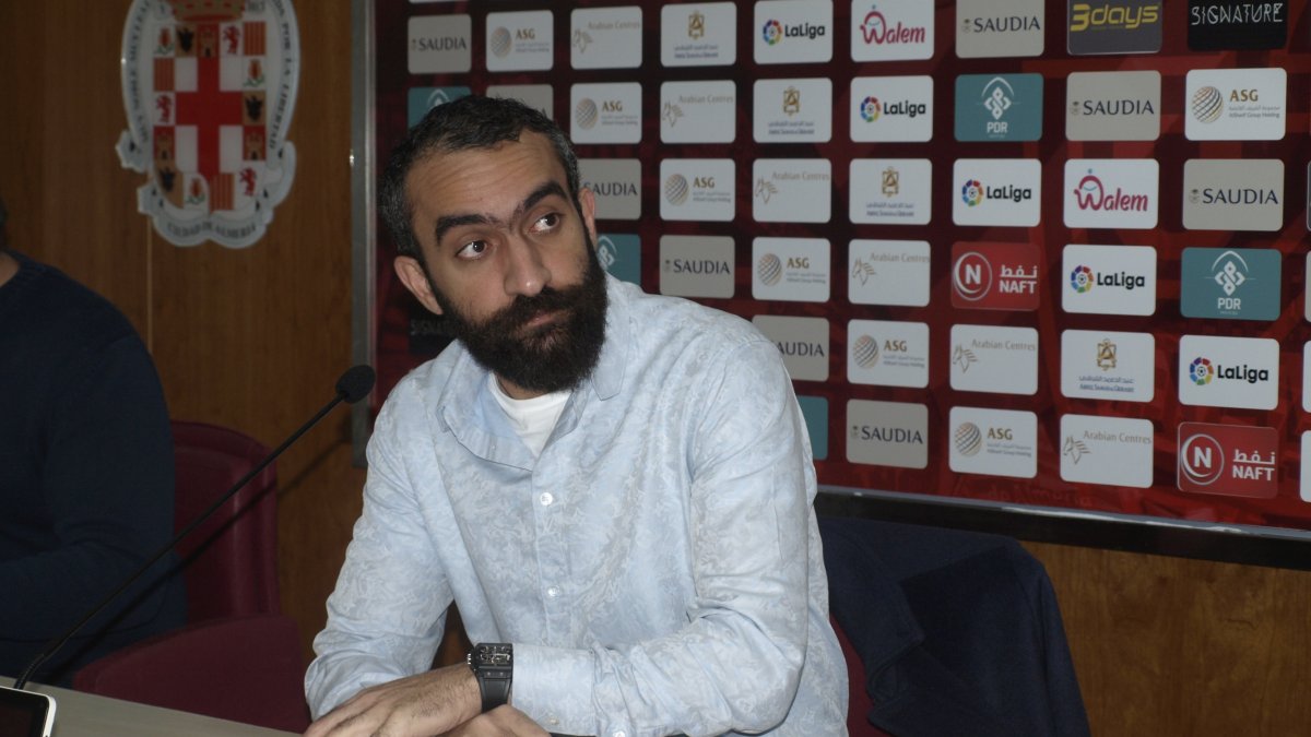 Mohamed El Assy en la sala de prensa del Estadio.