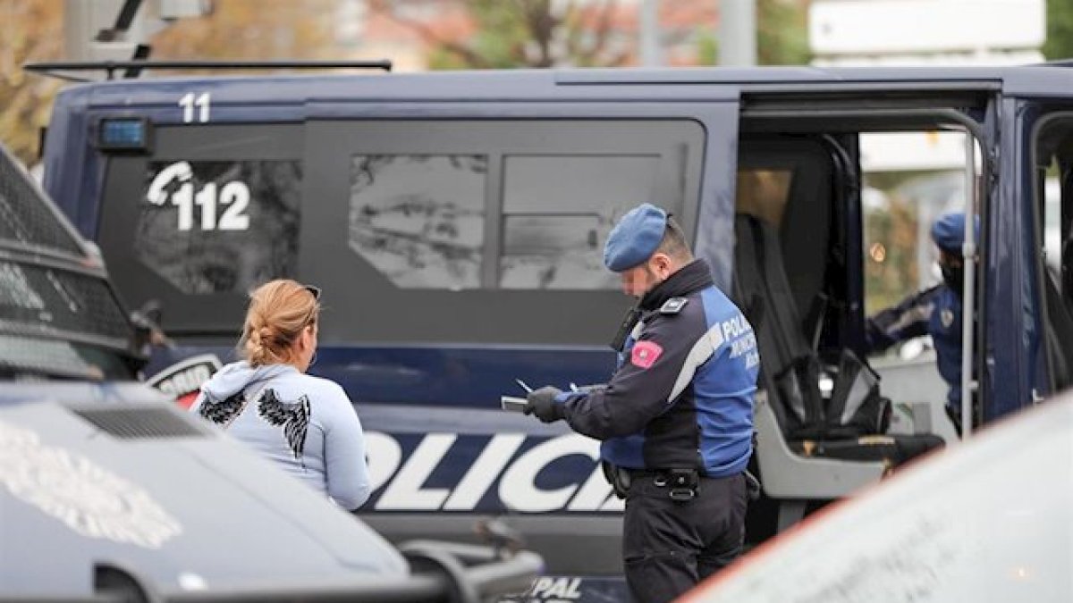 Las detenciones y denuncias por saltarse el confinamiento se suceden en todo el país.