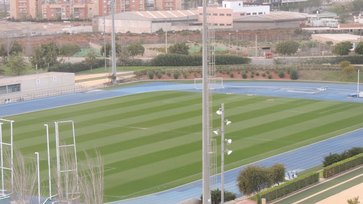El césped del campo Anexo espera a los jugadores del Almería.
