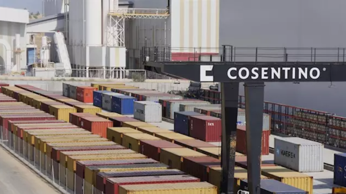 Puerto seco del grupo empresarial en Almería.