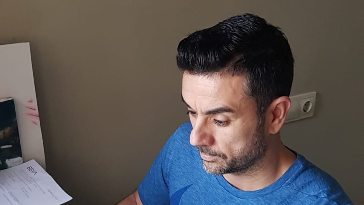 José González mantiene contacto diario con la plantilla.