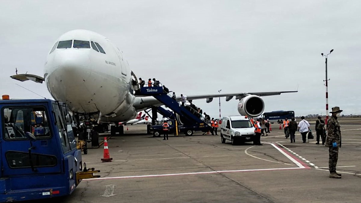 Avión que trae desde Lima a los españoles atrapados en Perú, entre ellos a los cuatro almerienses.