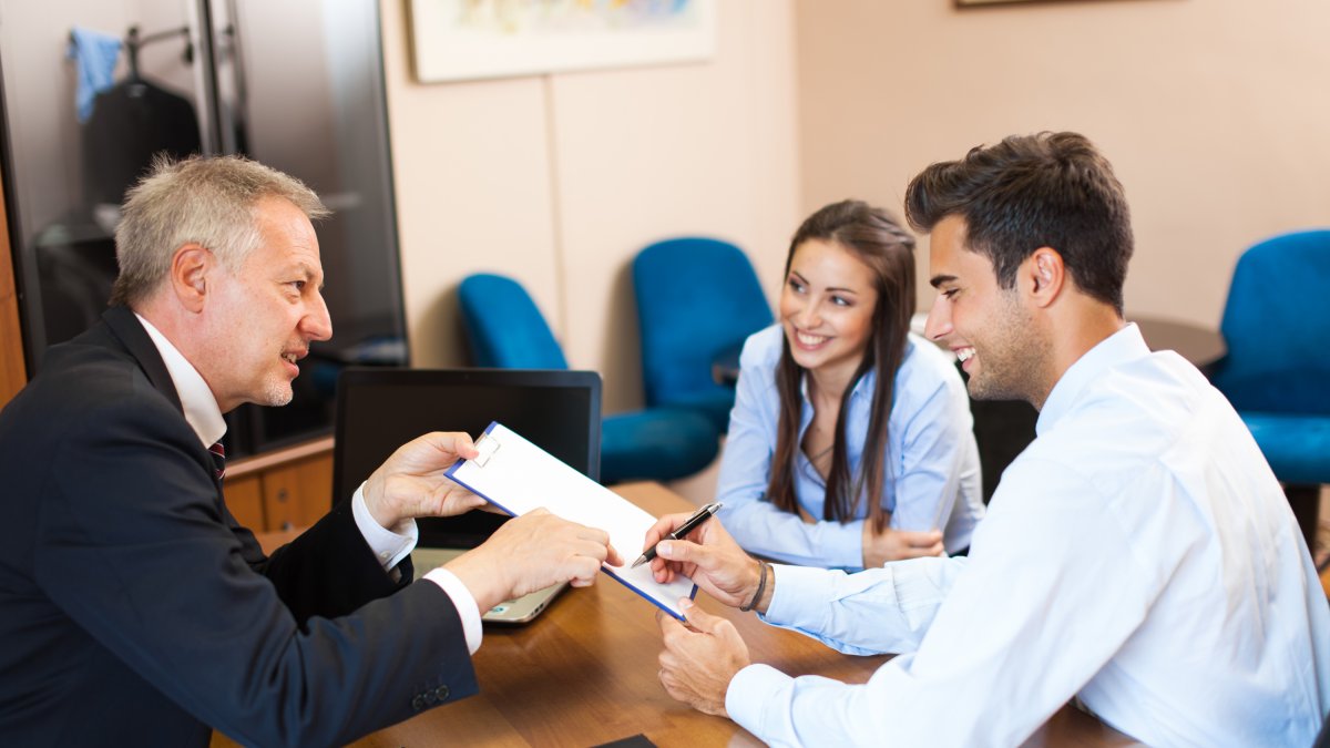 Momento de la firma ante notario