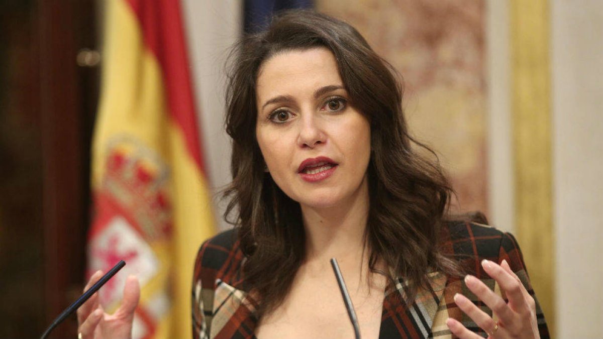 La portavoz parlamentaria de Ciudadanos, Inés Arrimadas, detalla las medidas solicitadas.