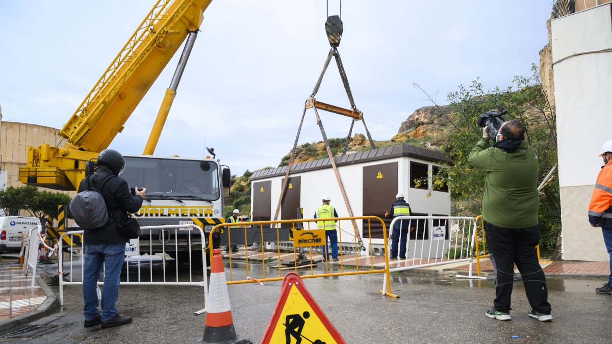 Obras en marcha para la colocación de un transformador en Pescadería