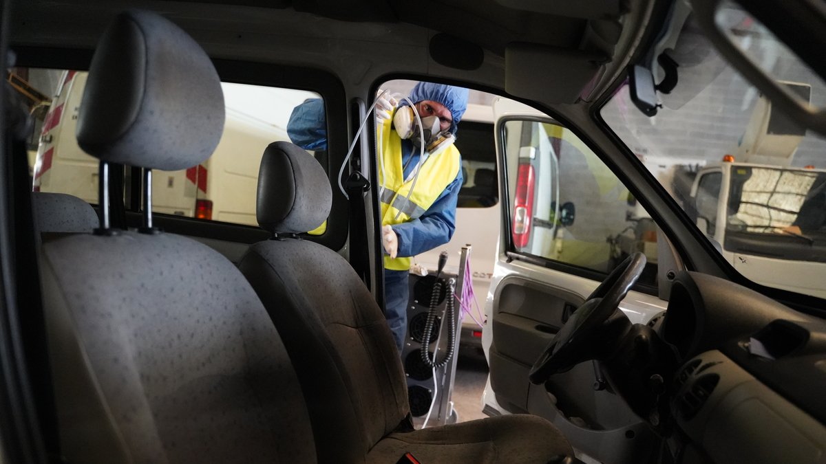Desinfección de uno de estos vehículos.